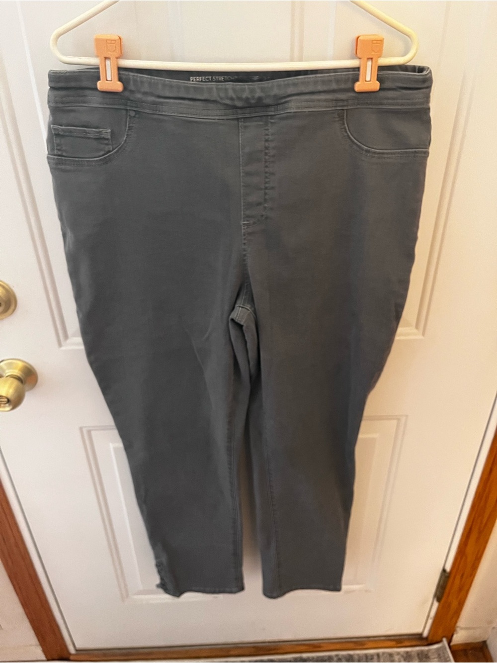 Chico’s Perfect Stretch Girlfriend Slim Ankle Jeans Size 2 Gray w/ Lace Up Hem